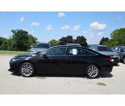 2022 Toyota Avalon XLE is a Brown 2022 Toyota Avalon XLE Car for Sale in Lombard IL