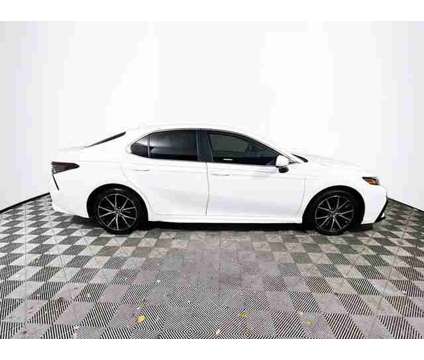 2021 Toyota Camry SE is a White 2021 Toyota Camry SE Car for Sale in Tampa FL