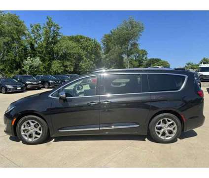 2018 Chrysler Pacifica Limited is a Black 2018 Chrysler Pacifica Limited Car for Sale in Murfreesboro TN