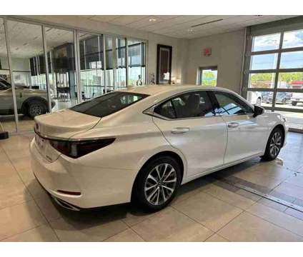 2022UsedLexusUsedESUsedFWD is a White 2022 Lexus ES Car for Sale in Milwaukee WI