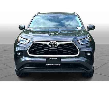 2022UsedToyotaUsedHighlanderUsedAWD (Natl) is a Grey 2022 Toyota Highlander Car for Sale in Bowie MD