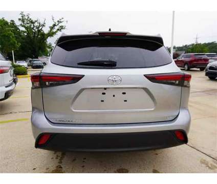 2024 Toyota Highlander LE is a Silver 2024 Toyota Highlander LE SUV in Hammond LA