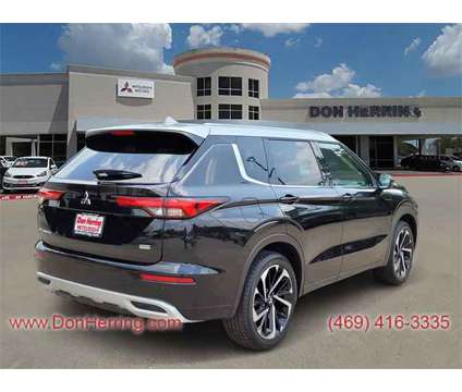 2024 Mitsubishi Outlander SEL is a Black, Silver 2024 Mitsubishi Outlander SEL SUV in Plano TX