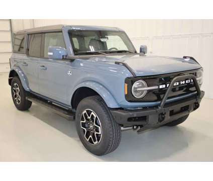 2024 Ford Bronco Outer Banks is a Blue, Grey 2024 Ford Bronco SUV in Canfield OH