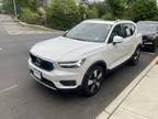 2022 Volvo XC40 Momentum