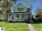 Elk Rapids 4BR 2.5BA, Charming fully updated historic home