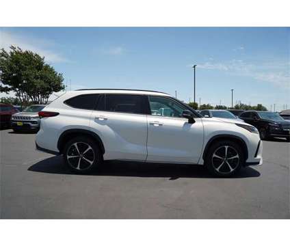 2021 Toyota Highlander Xse is a White 2021 Toyota Highlander Car for Sale in Georgetown TX