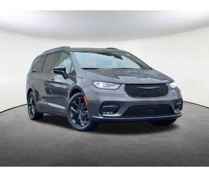 2022UsedChryslerUsedPacifica is a Grey 2022 Chrysler Pacifica Touring Car for Sale in Mendon MA