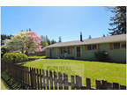 3 Bedroom House in Puyallup - Scenic and spacious fenced yard!