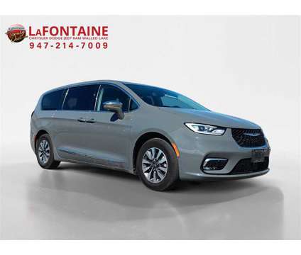 2022 Chrysler Pacifica Hybrid Limited is a Grey 2022 Chrysler Pacifica Hybrid Limited Hybrid in Walled Lake MI