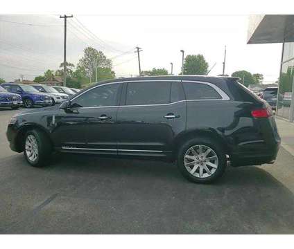 2019 Lincoln MKT Livery is a Black 2019 Lincoln MKT Station Wagon in Elmhurst IL