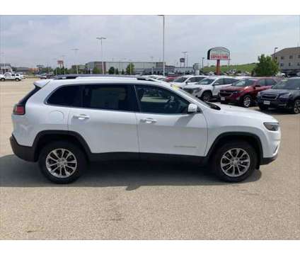 2019 Jeep Cherokee Latitude Plus 4x4 is a White 2019 Jeep Cherokee Latitude SUV in Dubuque IA