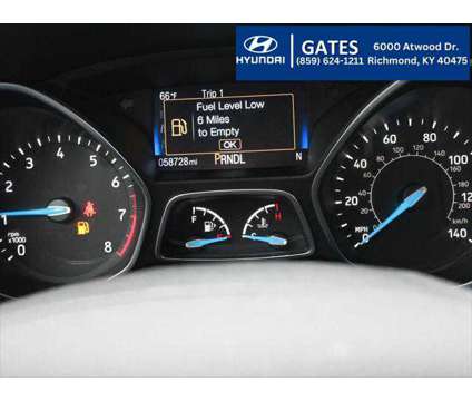 2018 Ford Focus SE is a Gold, White 2018 Ford Focus SE Sedan in Richmond KY