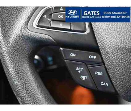 2018 Ford Focus SE is a Gold, White 2018 Ford Focus SE Sedan in Richmond KY