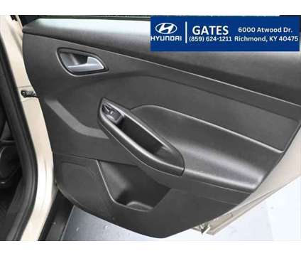 2018 Ford Focus SE is a Gold, White 2018 Ford Focus SE Sedan in Richmond KY