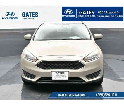 2018 Ford Focus SE is a Gold, White 2018 Ford Focus SE Sedan in Richmond KY