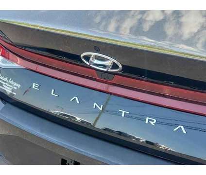 2022 Hyundai Elantra SEL is a Black 2022 Hyundai Elantra Sedan in Plainfield CT