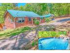 Mineral Bluff, This immaculate 2BR, 2BA cabin has 936 sq.