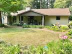 909 Forest Hill Dr, Green Bay, WI 54311
