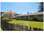 3 Bedroom House in Puyallup - Scenic and spacious fenced yard!
