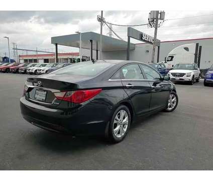 2013 Hyundai Sonata Limited is a 2013 Hyundai Sonata Limited Sedan in Elmhurst IL