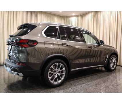 2025 BMW X5 xDrive40i is a Green 2025 BMW X5 4.6is SUV in Akron OH