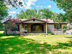 1141 Blakely St, Benton, IL 62812