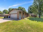 2266 Kaiser Rd, New Athens, IL 62264