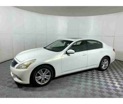 2013UsedINFINITIUsedG37Used4dr AWD is a White 2013 Infiniti G37 Car for Sale in Franklin IN