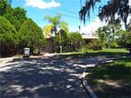 located in beautiful Winter Haven on a quiet Cul-de-sac