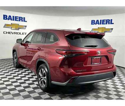 2022 Toyota Highlander XLE is a Red 2022 Toyota Highlander XLE SUV in Wexford PA