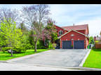 Mississauga 5BR 3.5BA, Immerse yourself in the highly