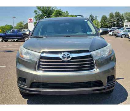 2015 Toyota Highlander LE is a Green 2015 Toyota Highlander LE Car for Sale in Trevose PA