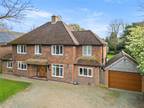 4 bedroom property for sale in Oatlands Drive, Weybridge, Surrey