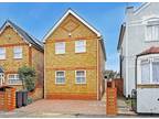 House - detached to rent in Worthington Road, Surbiton, KT6 (Ref 224670)