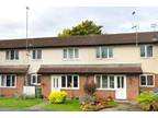 Property & Houses to Rent: 19 Kingfisher Close, Farnborough