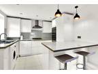 2 bedroom property to let in Grove Place, Weybridge, KT13 - £1,800 pcm