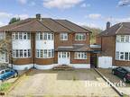 4 bedroom semi-detached house for sale in Chelmsford Road, Shenfield, CM15