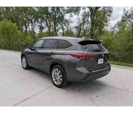 2021 Toyota Highlander Limited is a 2021 Toyota Highlander Limited SUV in Clive IA