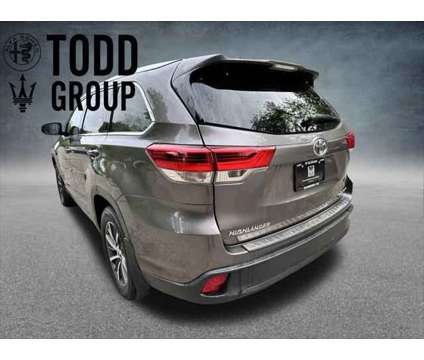 2017 Toyota Highlander XLE is a Grey 2017 Toyota Highlander XLE SUV in Danbury CT