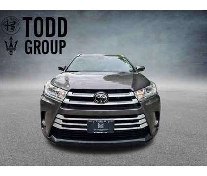 2017 Toyota Highlander XLE is a Grey 2017 Toyota Highlander XLE SUV in Danbury CT