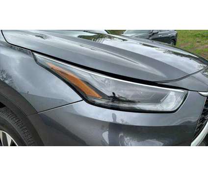 2021 Toyota Highlander XLE is a Grey 2021 Toyota Highlander XLE SUV in Danbury CT