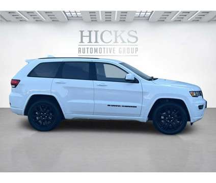 2022UsedJeepUsedGrand Cherokee WK is a White 2022 Jeep grand cherokee Car for Sale in Corpus Christi TX