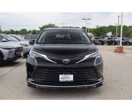 2022 Toyota Sienna XLE 8-Pass is a Black 2022 Toyota Sienna XLE Car for Sale in Lombard IL