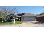 3905 Devonaire Dr, Fort Worth, TX 76008