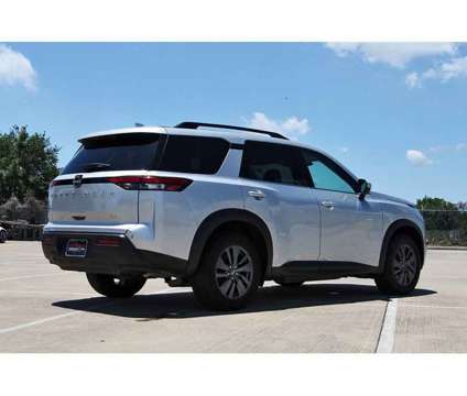 2022 Nissan Pathfinder SV is a Silver 2022 Nissan Pathfinder SV SUV in Baytown TX