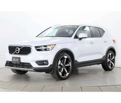 2022 Volvo XC40 Momentum is a Silver 2022 Volvo XC40 SUV in Scarborough ME