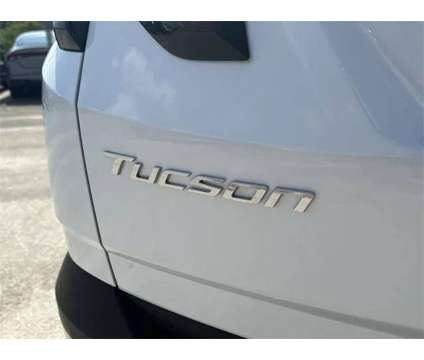 2022 Hyundai Tucson SE is a White 2022 Hyundai Tucson SE SUV in Fort Pierce FL