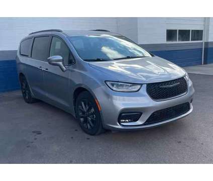 2021 Chrysler Pacifica Touring L is a Silver 2021 Chrysler Pacifica Touring Van in Globe AZ