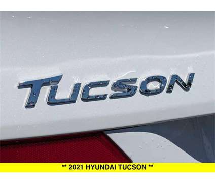 2021 Hyundai Tucson SE is a White 2021 Hyundai Tucson SE SUV in North Aurora IL